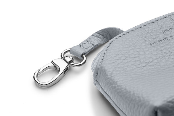 Mini-Geldbörse/Schlüsseltasche genarbtes Leder aluminium – silber von KEINE SCHWESTER