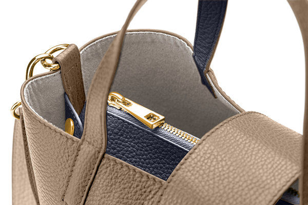 Handtasche "LILLE MARTE" genarbtes Leder taupe/dunkelblau – gold von KEINE SCHWESTER