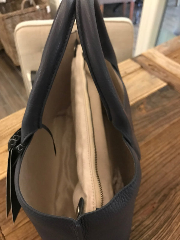 Handtasche "MARTJE" genarbtes Leder dunkelblau/silber von KEINE SCHWESTER